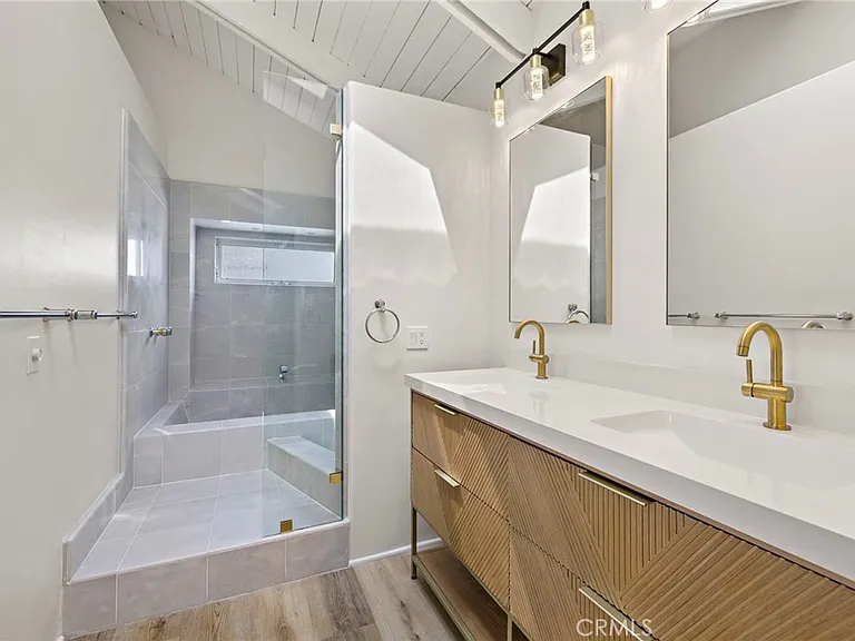 665 Temple Hills Dr — Photo 12