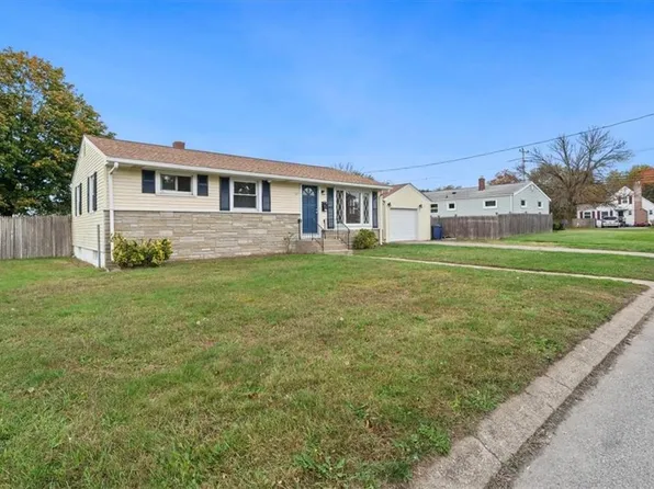 11 Liverpool St, Warwick, RI 02886