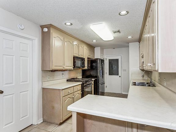 4th image of 303 Shoreline Dr
