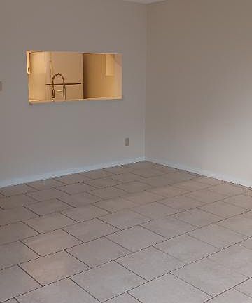 5th image of 2585 Countryside Blvd #4