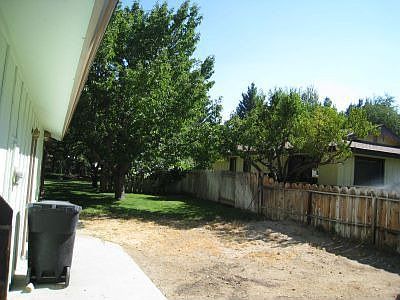Side yard- RV/boat parking!!
