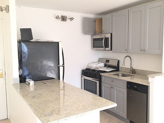 2nd image of 829 Greenwood Ave APT 8H