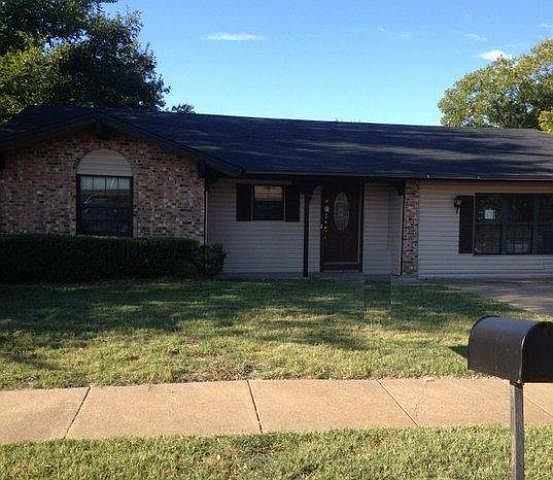 1st image of 1217 Woodcrest Ln