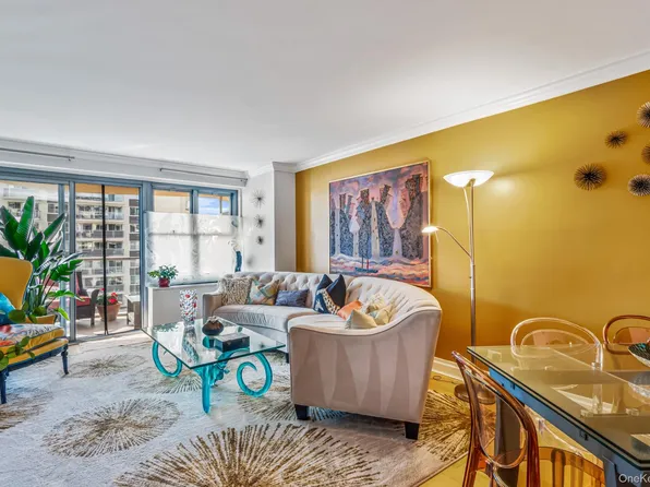 1805 215th Street #12F, Bayside, NY 11360