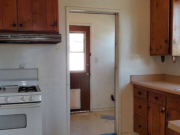 5th image of 6581 Cartwright St