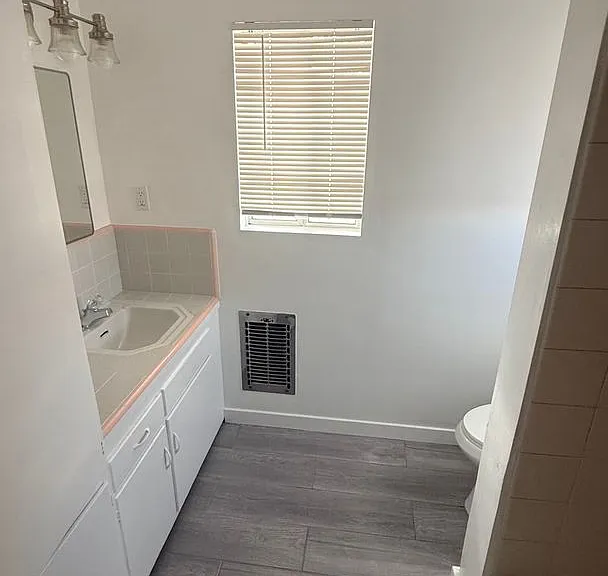 4433 Hazeltine Avenue — Photo 5