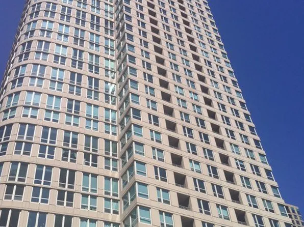 345 N La Salle Dr APT 2702, Chicago, IL 60654
