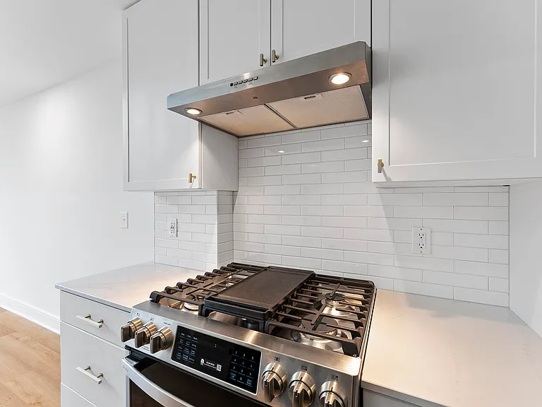 615 Daniels St #111 — Photo 5