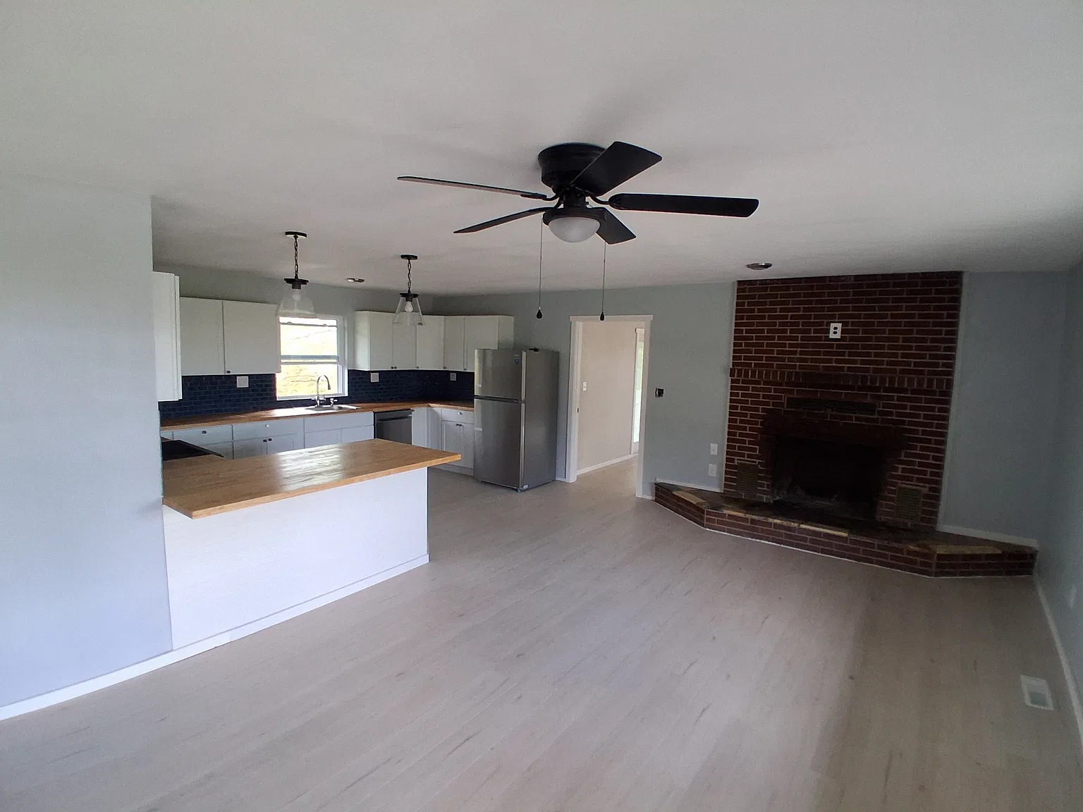 3 bed, 1300 sqft, $1,550 — Photo 4