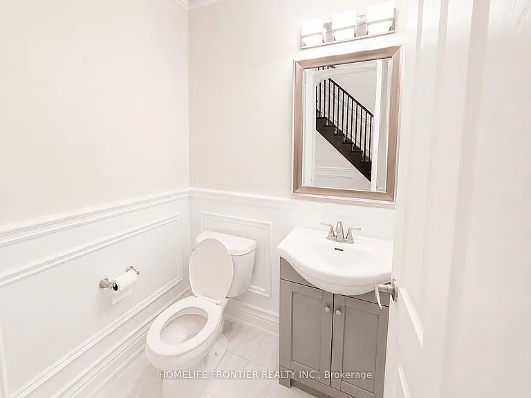 885 Farmstead Dr #UPPER — Photo 15