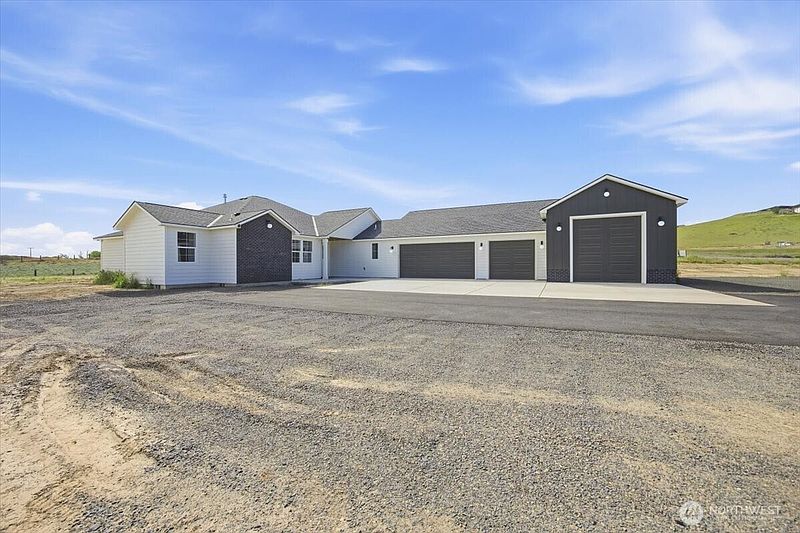 2nd image of 29183 Mammoth Dr