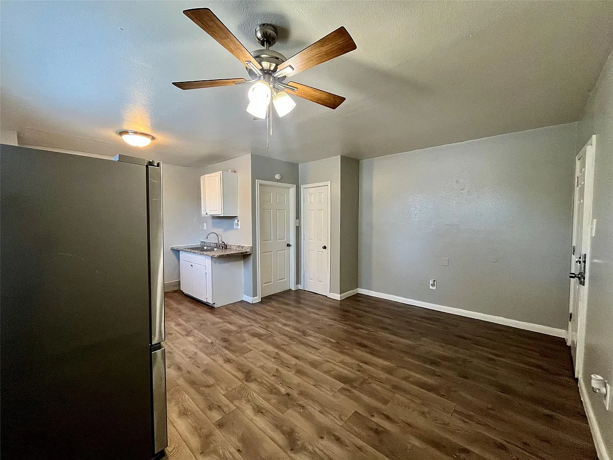 Building Photo - 2705 Lorraine St #21