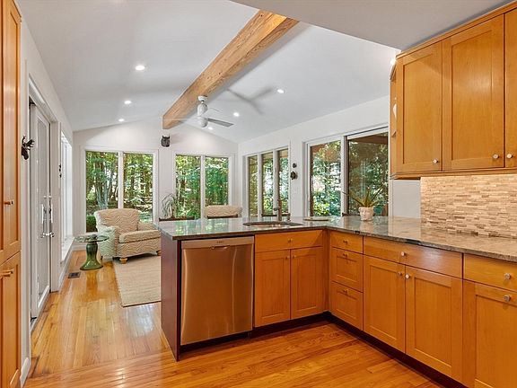 5th image of 221 Pope Rd