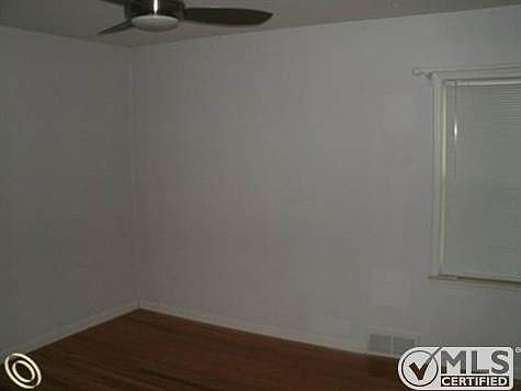 Bedroom 2.JPG