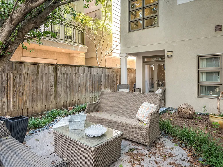 2108 Driscoll St — Photo 45
