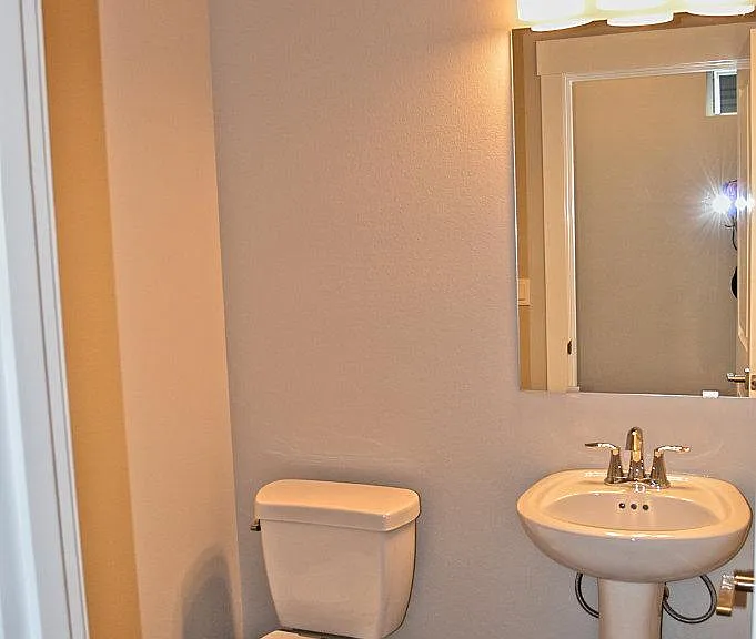 6911 Lennon Ln NE — Photo 5