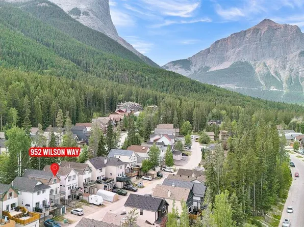 952 NW Wilson Way, Canmore, AB T1W 2Z4