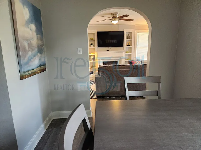 300 S Valentine St #1 — Photo 6