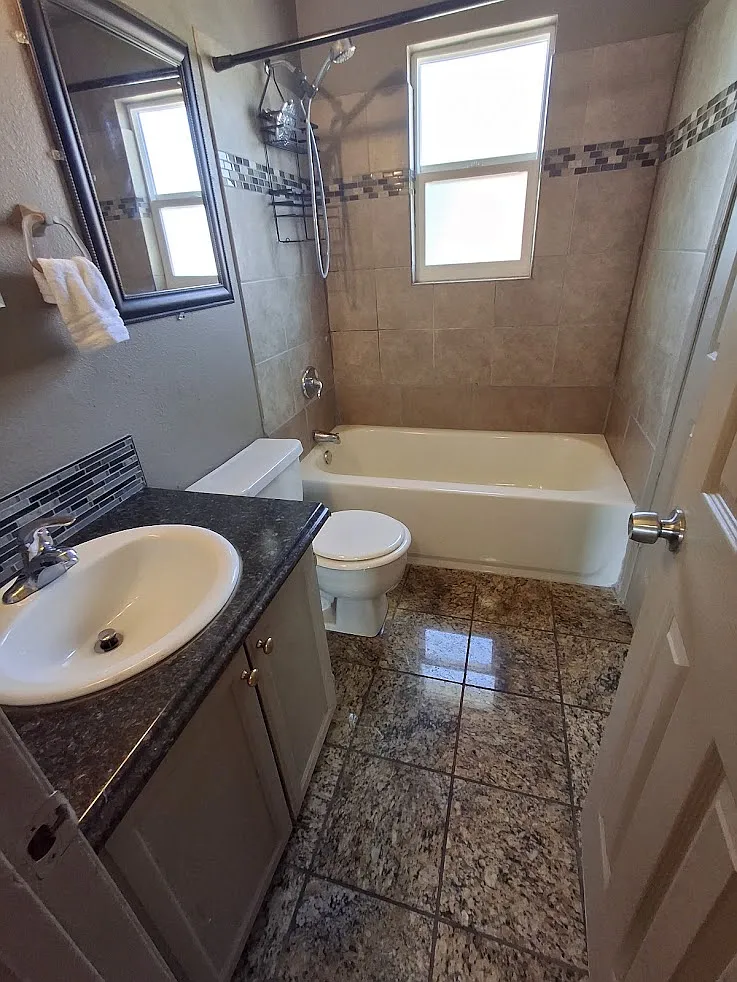 3 bed, 1295 sqft, $2,395 — Photo 4