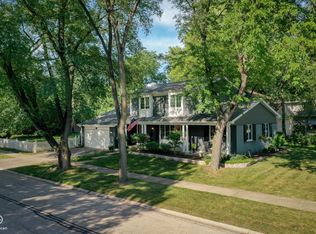 307 Maclaren Ln, Lake Bluff, IL 60044