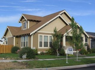 833 NW 17th St, Redmond, OR