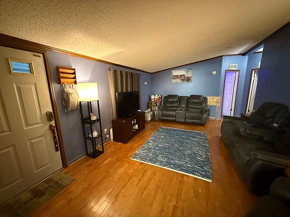 5th image of 129 Floyd St