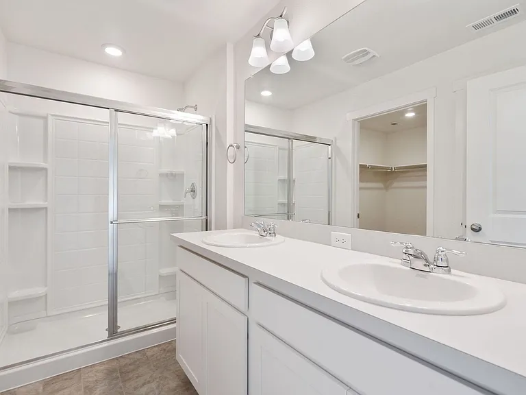815 Elias Tarn Dr — Photo 17