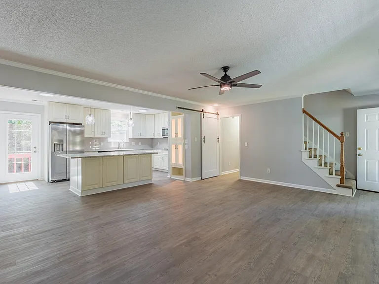 108 Dutch Dr — Photo 16
