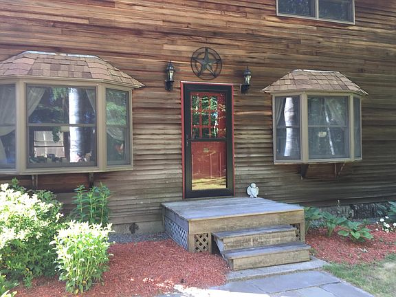 Front door to front yard.