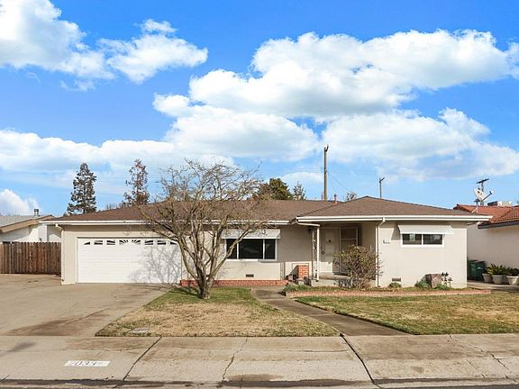 2nd image of 2033 Yosemite Dr