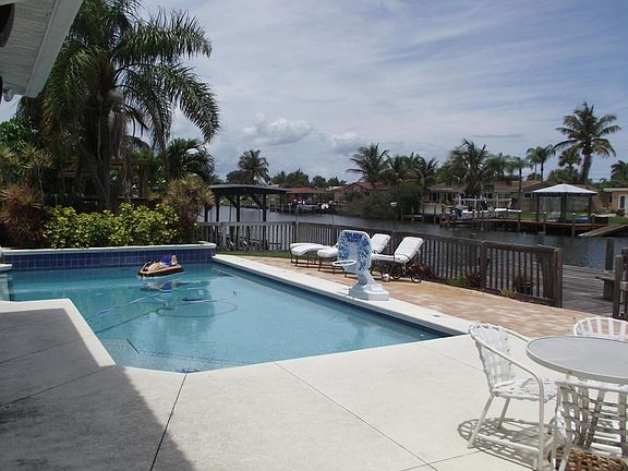 5th image of 201 Bahama Blvd