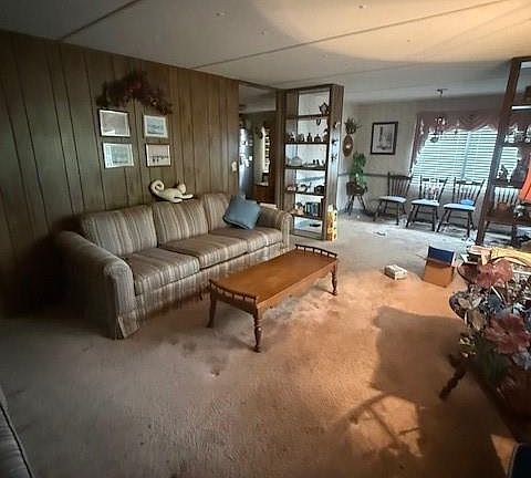 4th image of 313 Hillside Ct