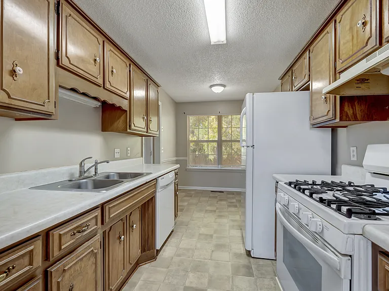 1113 Odom Ct — Photo 8