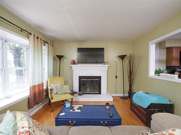 3rd image of 124 Walton Dr