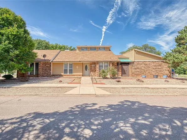 1701 W Country Club Blvd, Elk City, OK 73644
