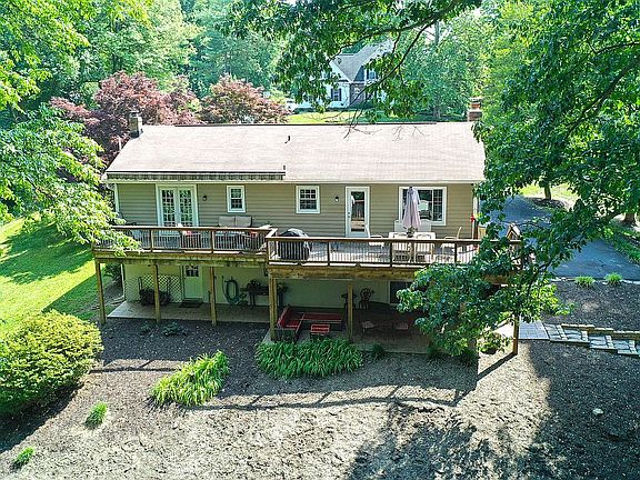 4th image of 1806 Creston Dr