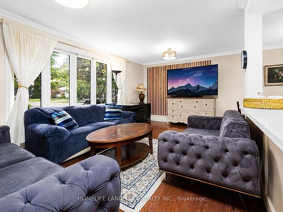3rd image of 34 Gentry Cres