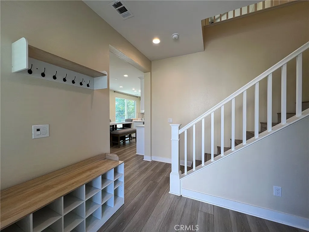4 bed, 2213 sqft, $4,000 — Photo 3
