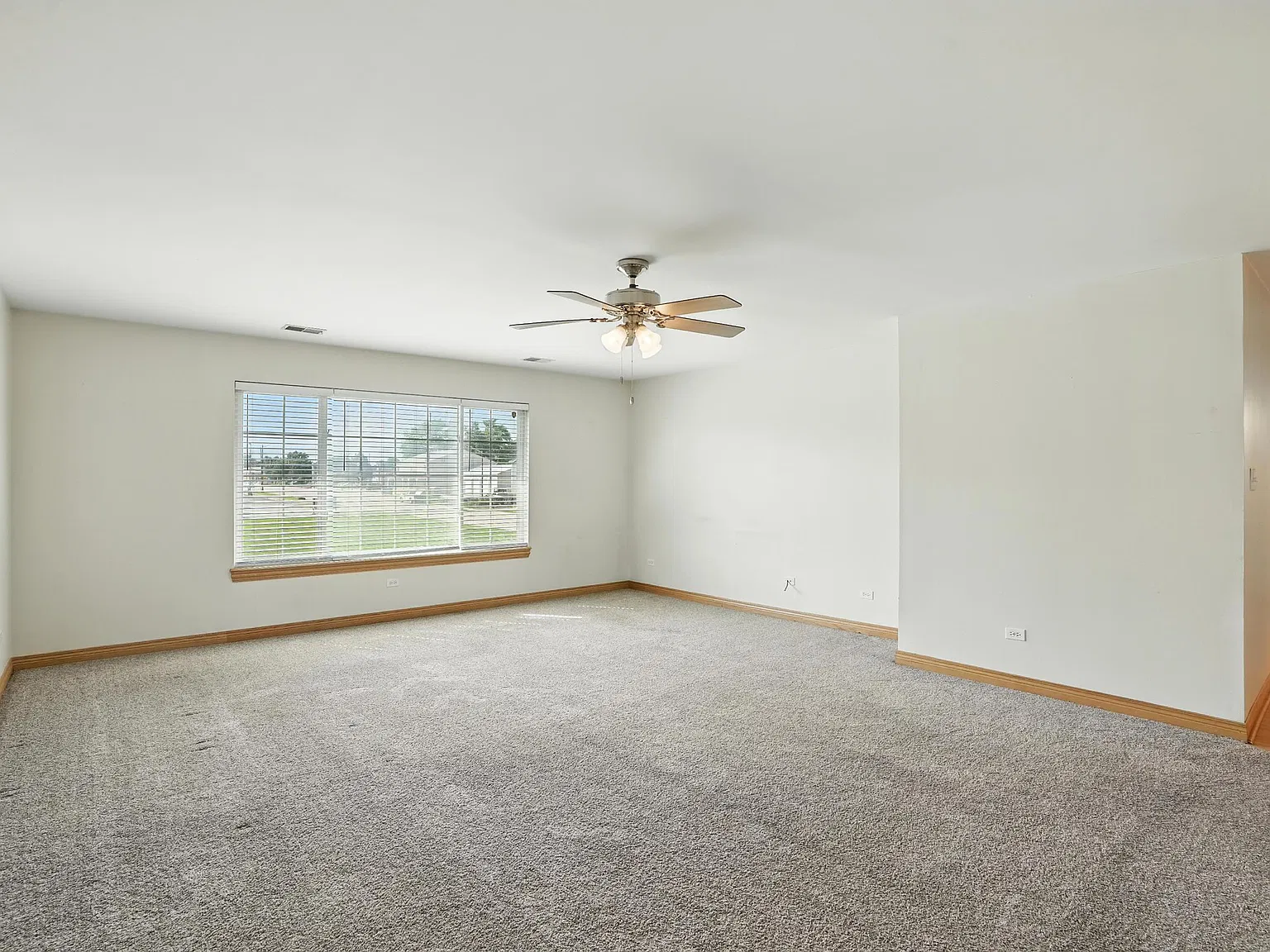 2 bed, 1350 sqft, $1,600 — Photo 3