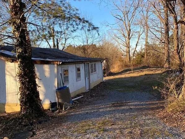 639 Sugar Hollow Rd, Pigeon Forge, TN 37863