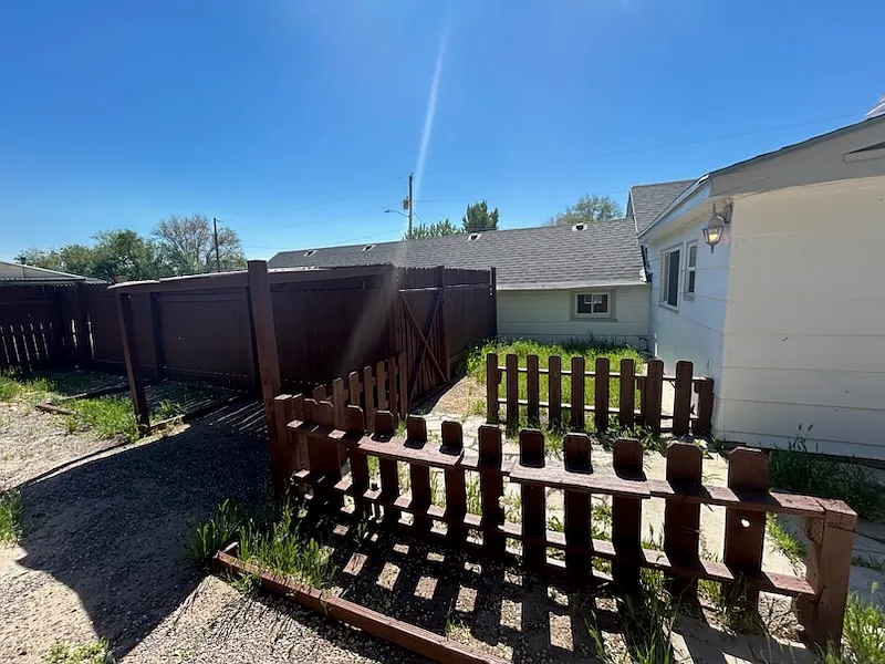 Building Photo - 20 Butte Ln