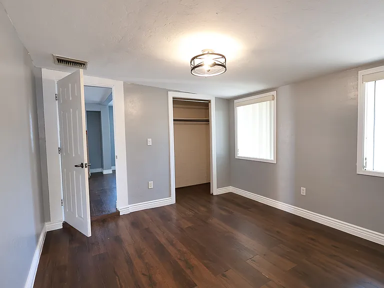 615 E Waverly St — Photo 14