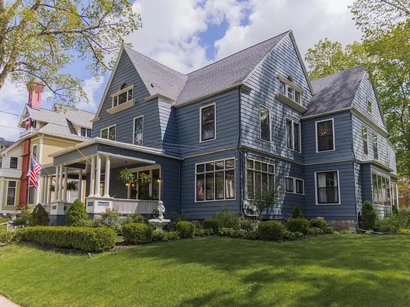 226 College Ave SE, Grand Rapids, MI 49503