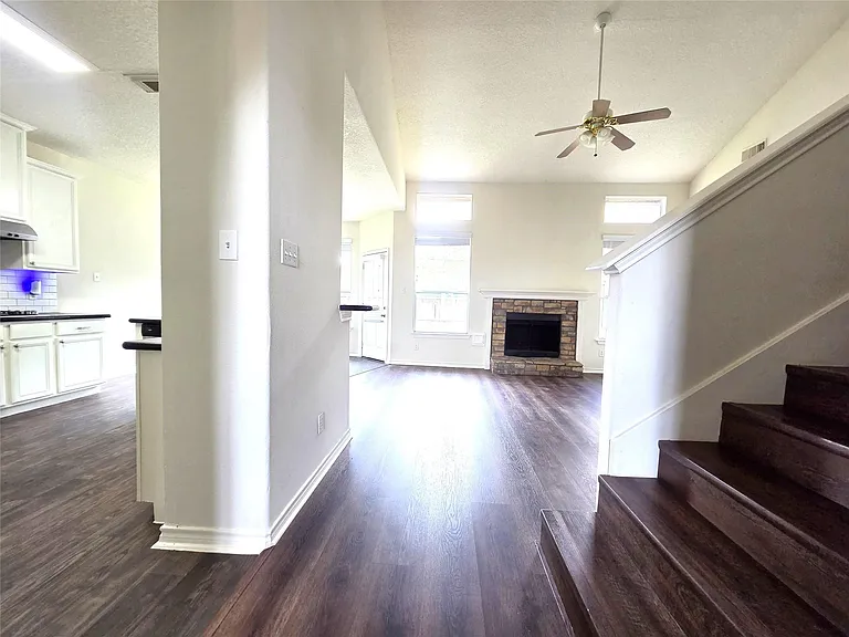 2202 Cherry Hill Ct — Photo 7