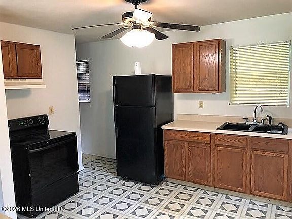 3rd image of 938 Jenkins St