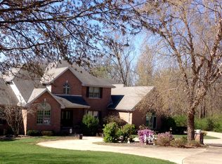 432 Spring Lake Dr, Quincy, IL 62305
