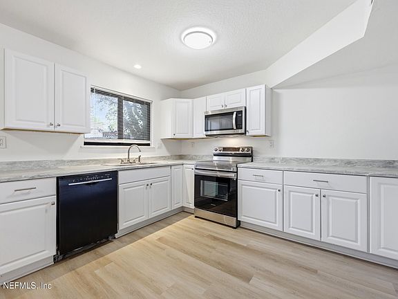 4th image of 8201 SUTTON Place N