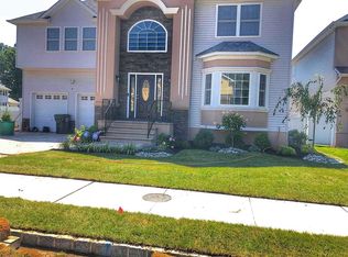 6 Liam Ct, Colonia, NJ 07067