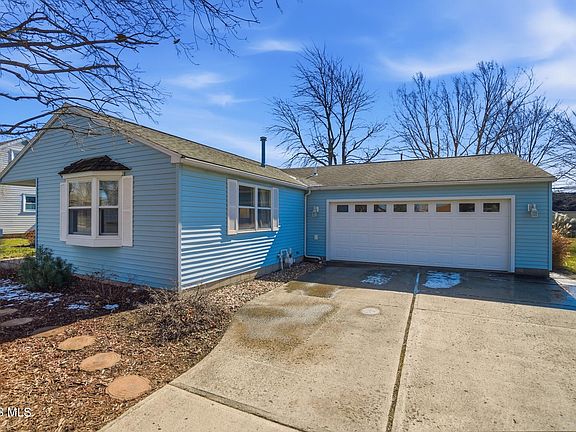 5th image of 217 Prentiss Ave