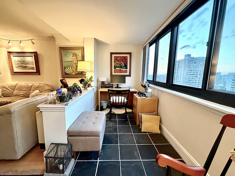 2 Hawthorne Pl #15D — Photo 6
